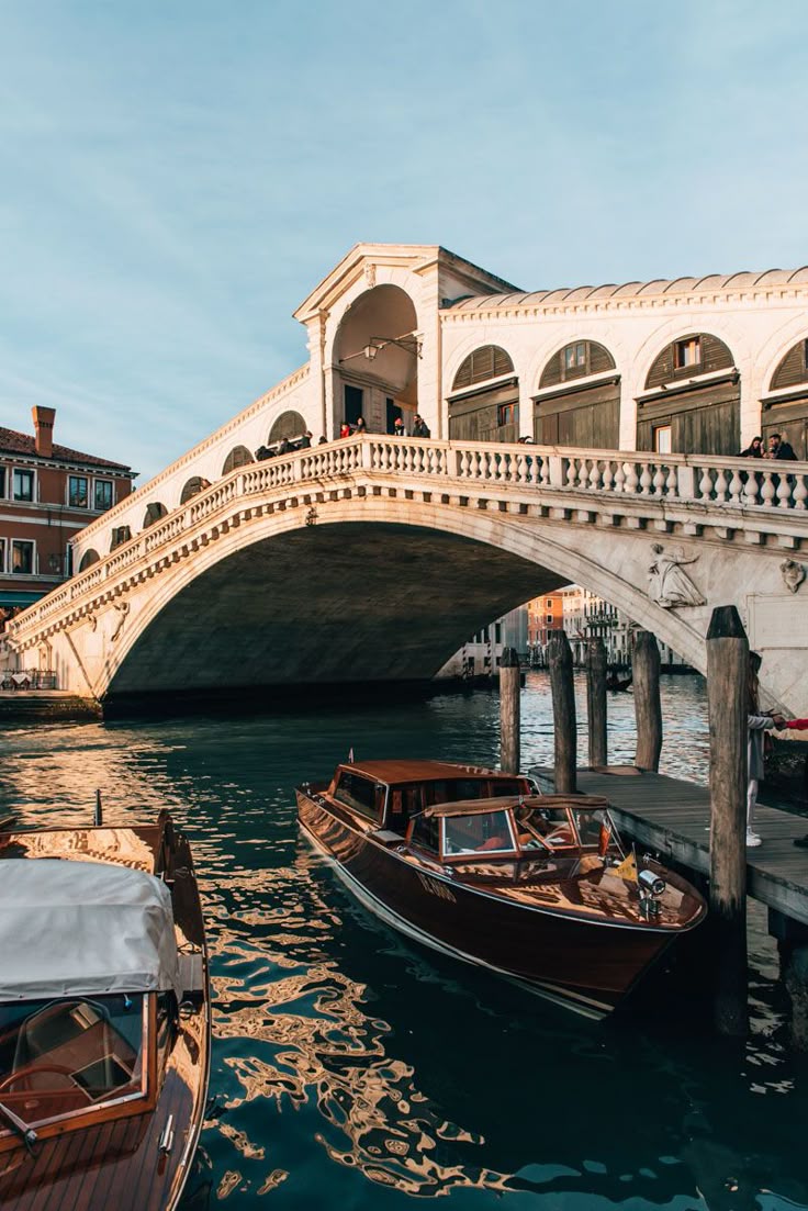 Venice travel guide hero